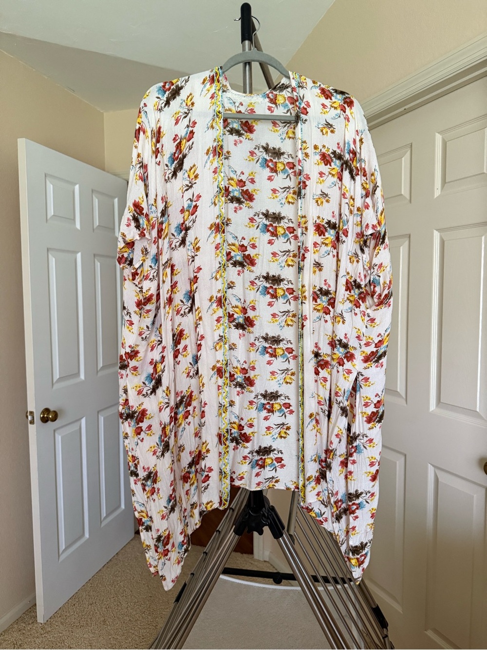 lovestitch White Floral Open-Front Kimono Cardigan